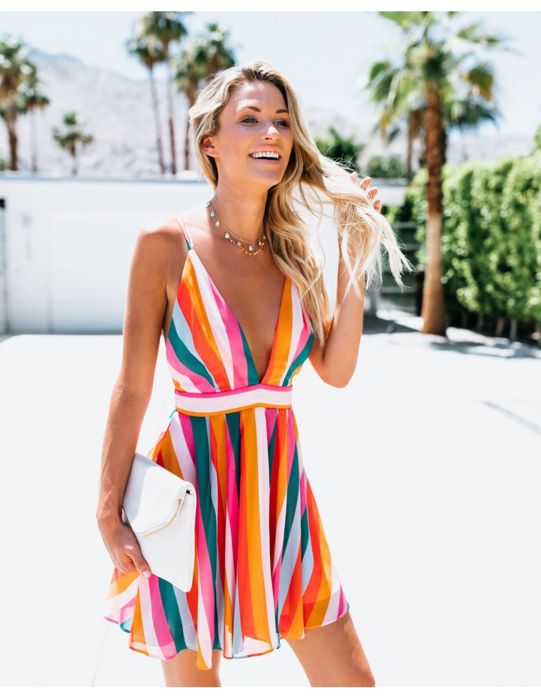 Vestido rayas de colores de tirantes para mujer. Verano y primavera